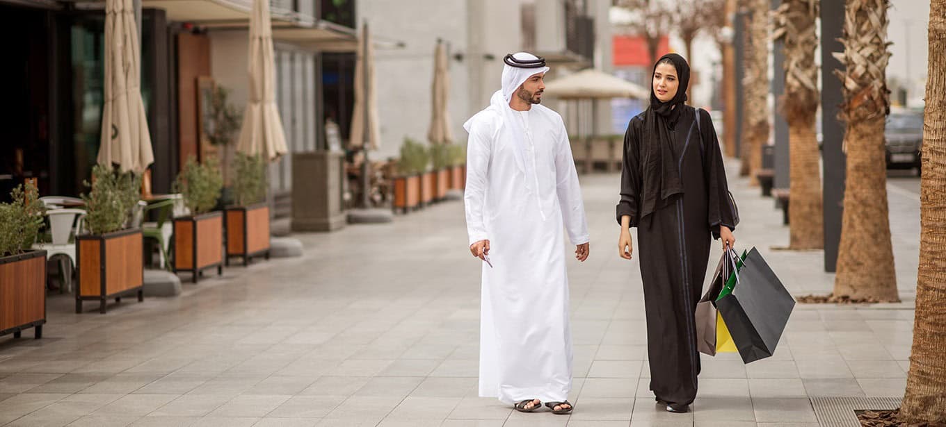 Traditional clothing for men and women of Dubai